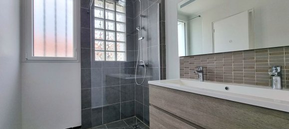 4 bedrooms House in Nantes, France No. 100627 12