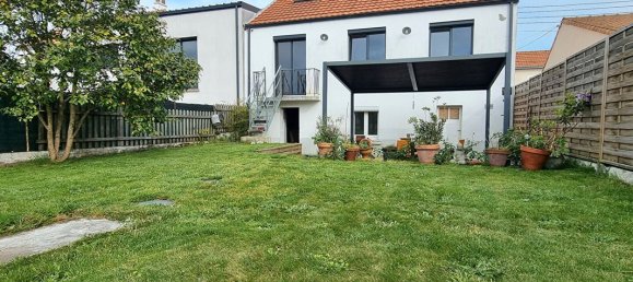 4 bedrooms House in Nantes, France No. 100627 3