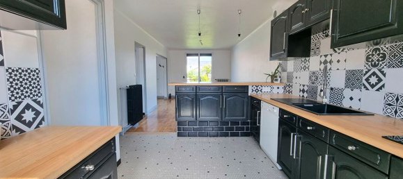 4 bedrooms House in Nantes, France No. 100627 6