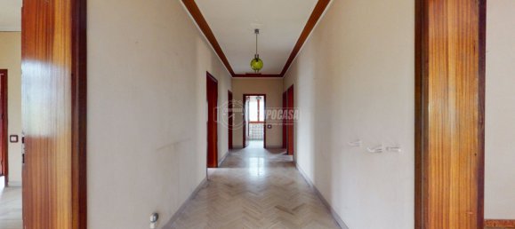 4 bedrooms Villa in Baiso, Italy No. 64196 17