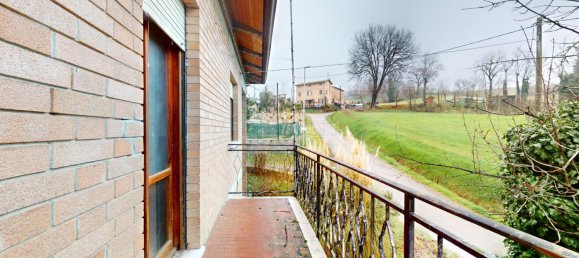 4 bedrooms Villa in Baiso, Italy No. 64196 14
