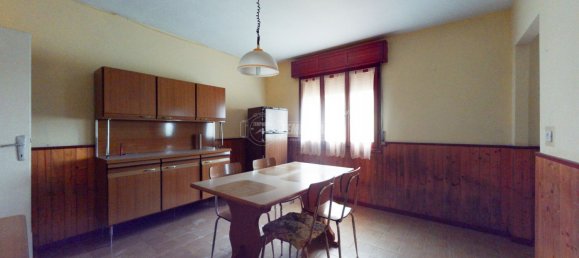4 bedrooms Villa in Baiso, Italy No. 64196 8