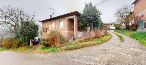 4 bedrooms Villa in Baiso, Italy No. 64196 16