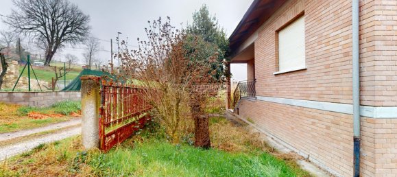 4 bedrooms Villa in Baiso, Italy No. 64196 12