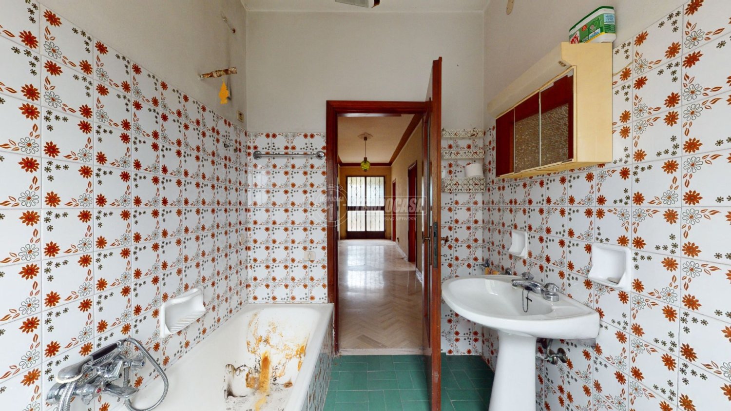 4 bedrooms Villa in Baiso, Italy No. 64196