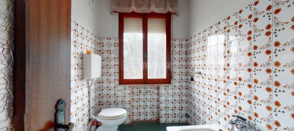 4 bedrooms Villa in Baiso, Italy No. 64196 29