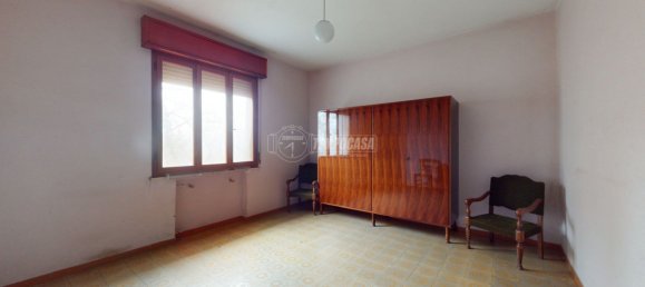 4 bedrooms Villa in Baiso, Italy No. 64196 2