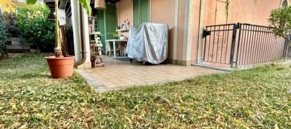 5 bedrooms Apartment in Massa, Italy No. 352592 11