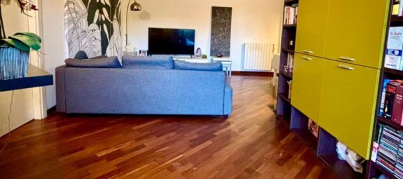 5 bedrooms Apartment in Massa, Italy No. 352592 2
