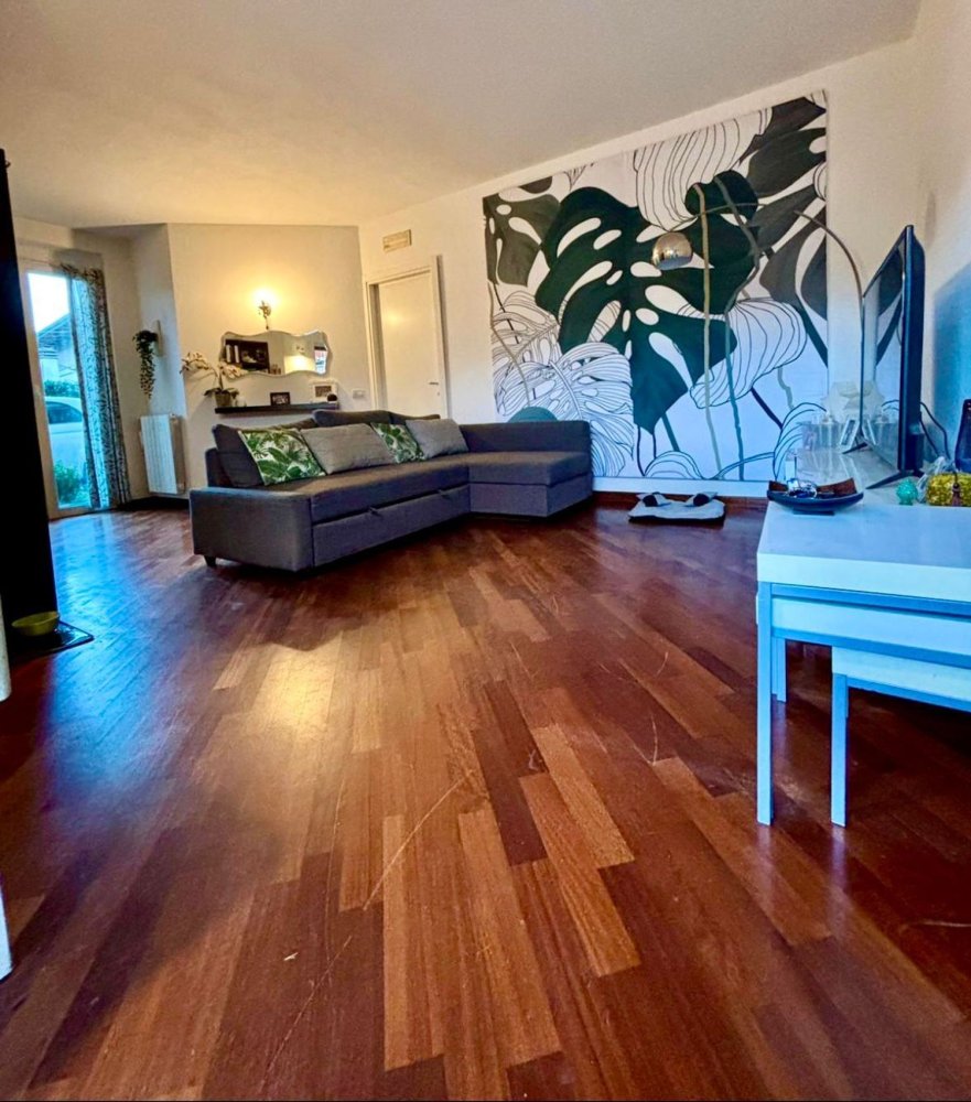 5 bedrooms Apartment in Massa, Italy No. 352592