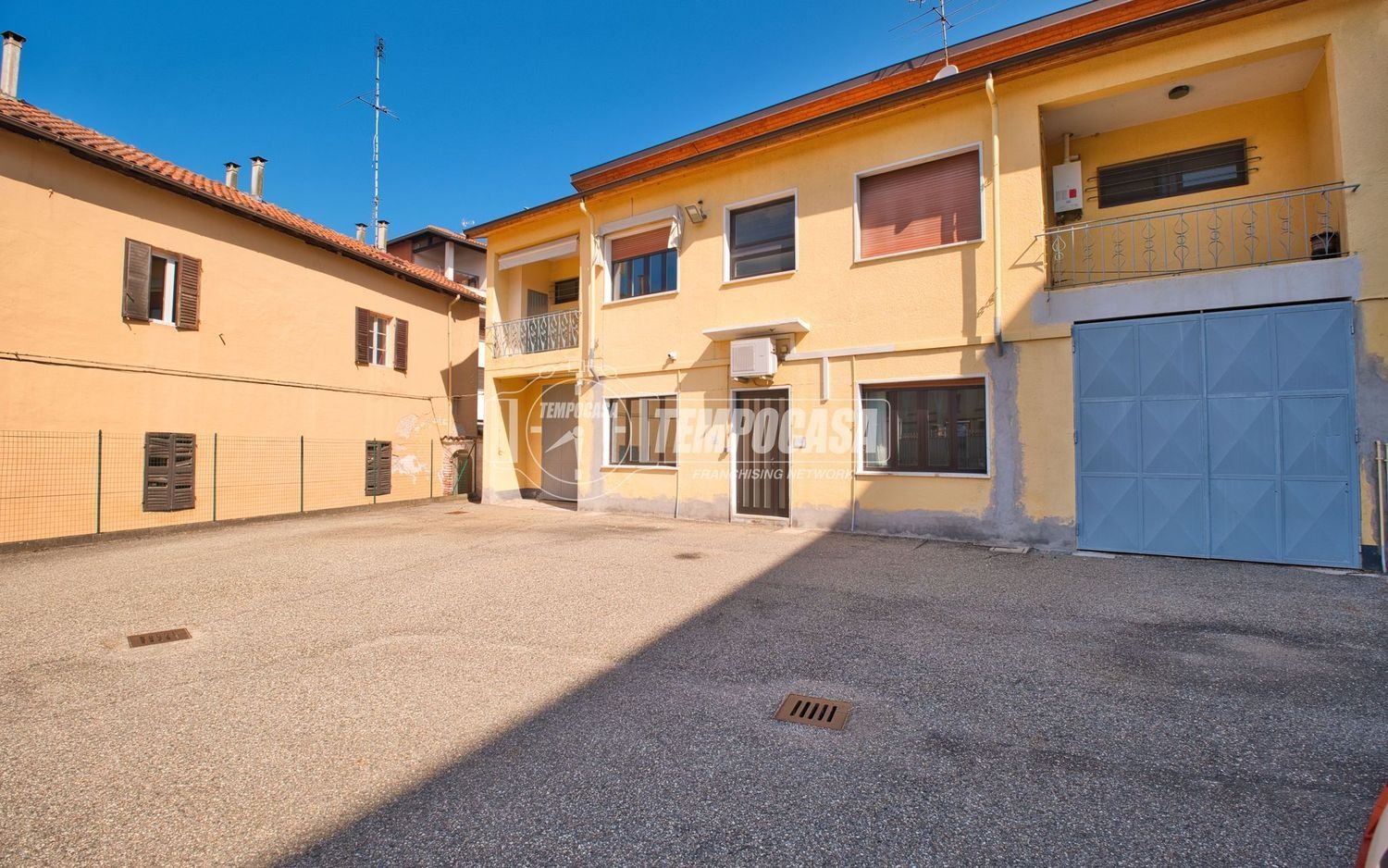 5 rooms House in Novara, Italy No. 297097
