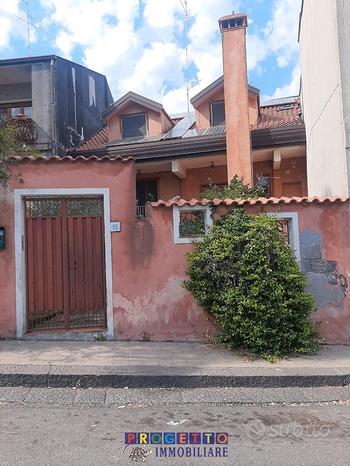 5غرفة فيلا في Trecastagni, Italy رقم 297591