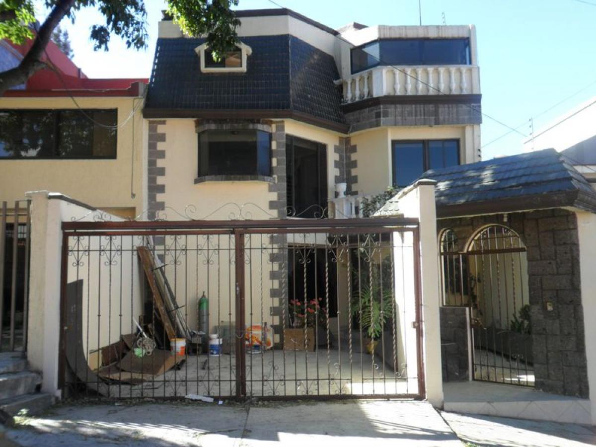 Casa de 3 dormitorios en Naucalpan de Juárez, Mexico No. 221317