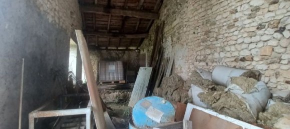 Casa de 2 habitaciónes en Villexavier, France No. 111504 3