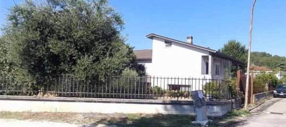 Дом с 14 комнатами в Понтекорво, Италия № 154598 9