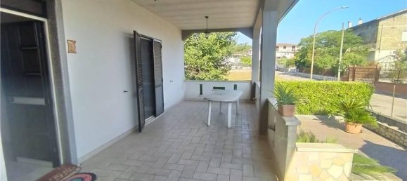 Дом с 14 комнатами в Понтекорво, Италия № 154598 10