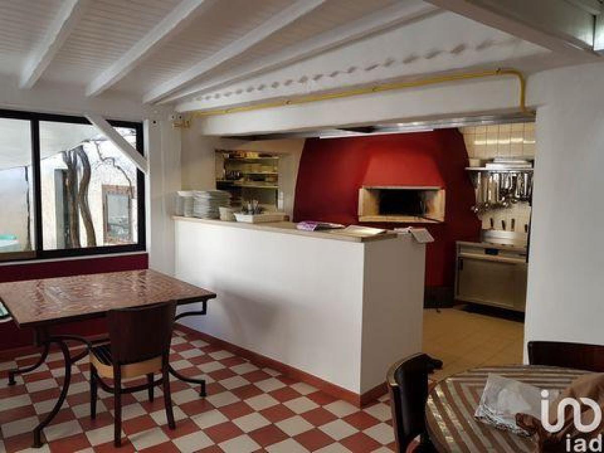 500m² Factory in Royan, France No. 21352