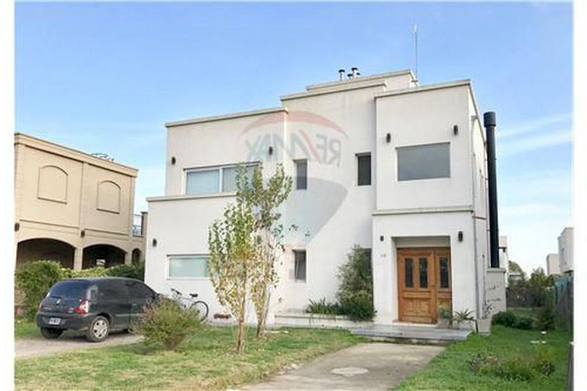 3 bedrooms House in Berazategui, Argentina No. 59589