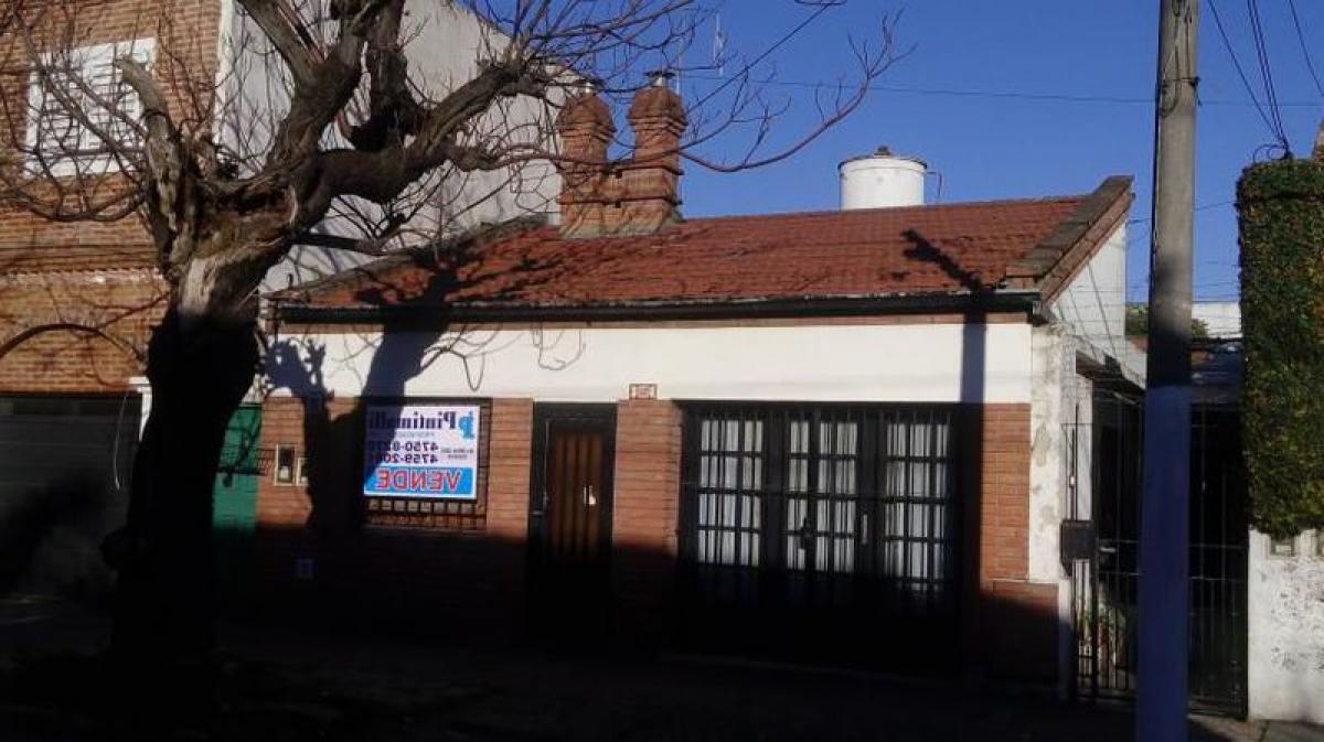Casa de 2 dormitorios en Tres de Febrero, Argentina No. 18658