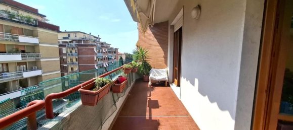 4 bedrooms Apartment in Carrara, Italy No. 357057 3
