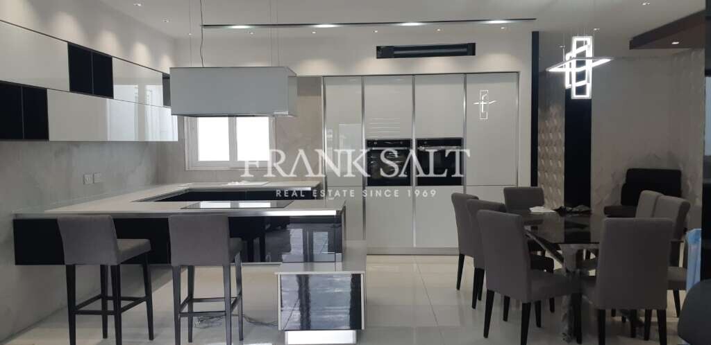 3 bedrooms Penthouse in Saint Julian's, Malta No. 11263