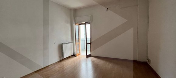 4-Zimmer Gebäude in Bari, Italy, Nr. 33895 10