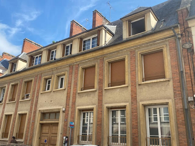 214m² Building in Evreux, France No. 294039