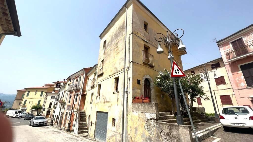 3 bedrooms Townhouse in Gallinaro, Italy No. 56429