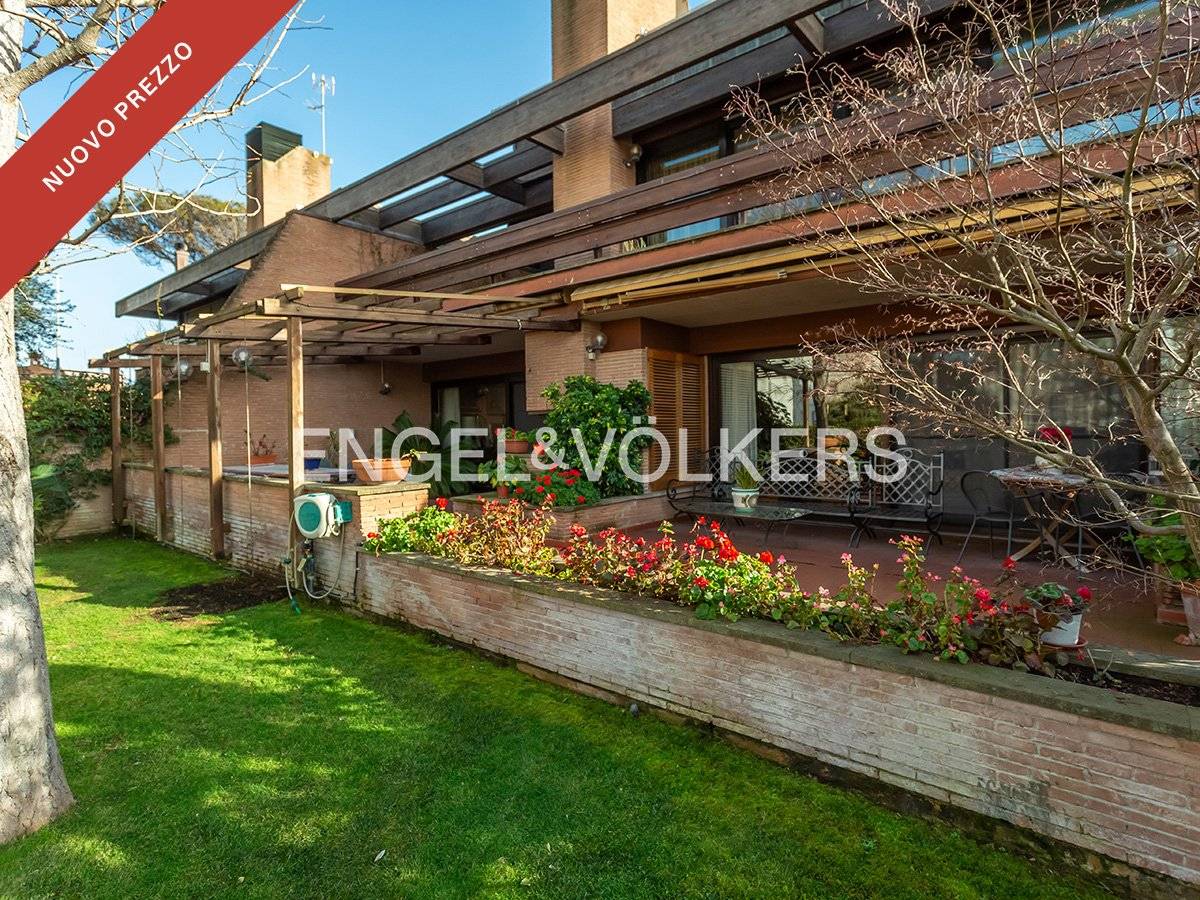 4 bedrooms Villa in Rome, Italy No. 105790