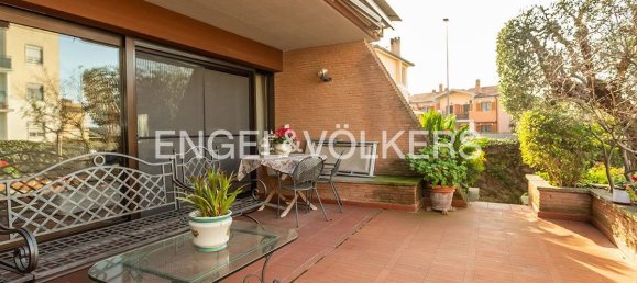 4 bedrooms Villa in Rome, Italy No. 105790 2