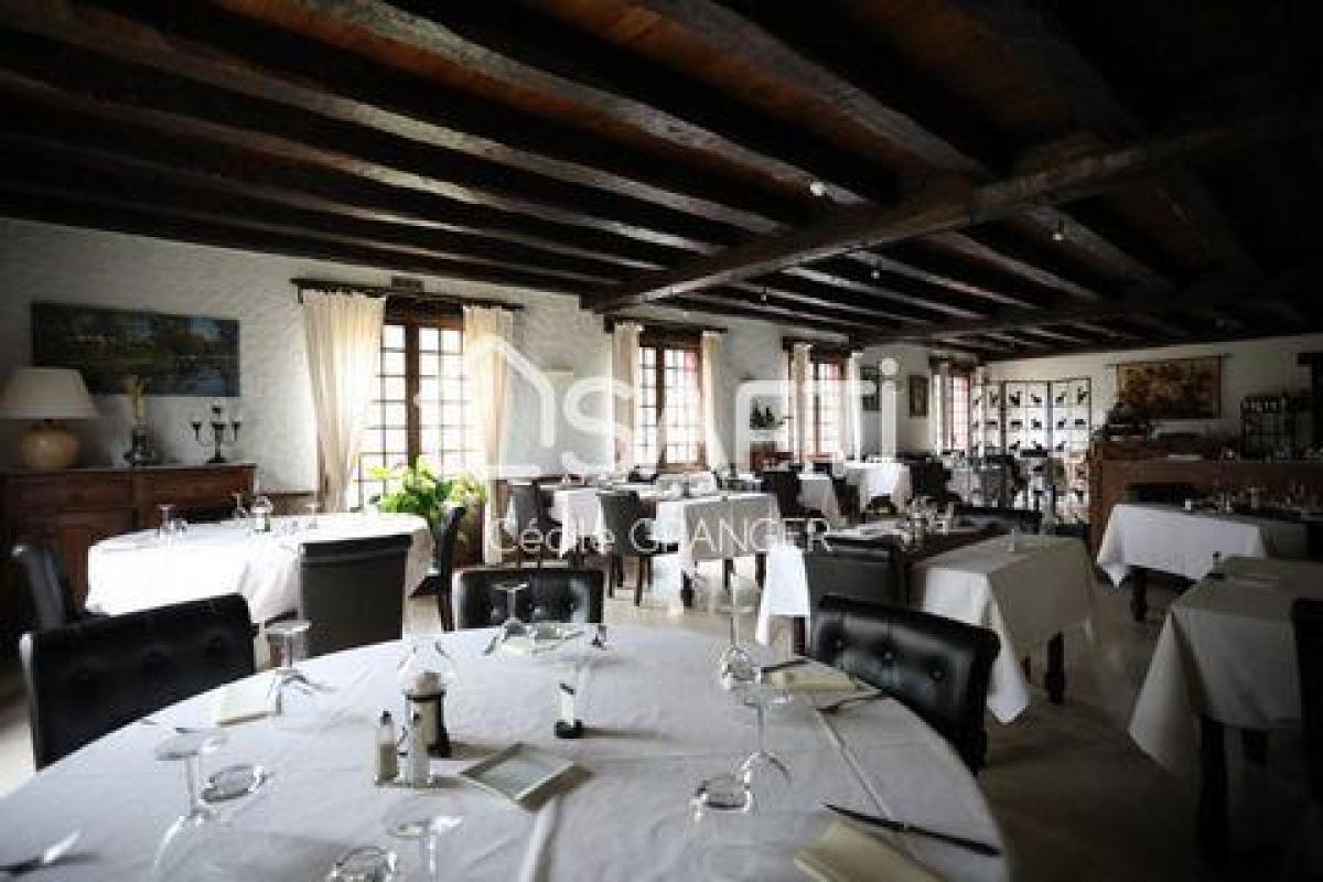 900m² Office in Perigueux, France No. 17765