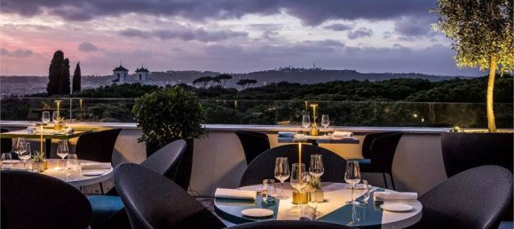 1 room Commercial property in Venice, Italy No. 61569 2