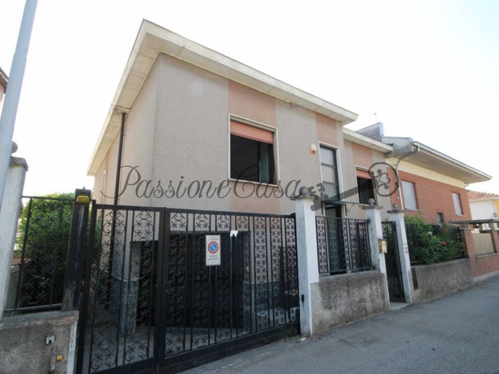 2 bedrooms Villa in Vigevano, Italy No. 401024