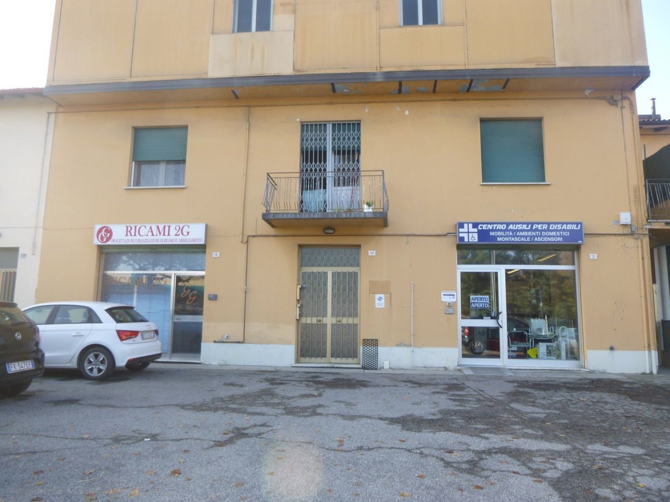 338m² Building in Castel San Pietro Terme, Italy No. 133316