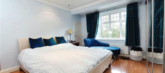 4 bedrooms House in South Croydon, United Kingdom No. 7973 8