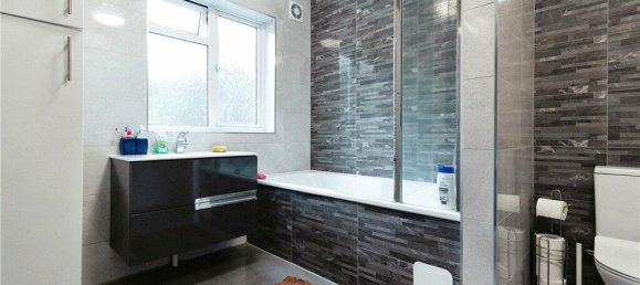 4 bedrooms House in South Croydon, United Kingdom No. 7973 23