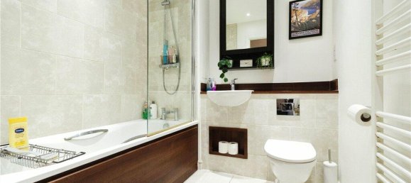 4 bedrooms House in South Croydon, United Kingdom No. 7973 35