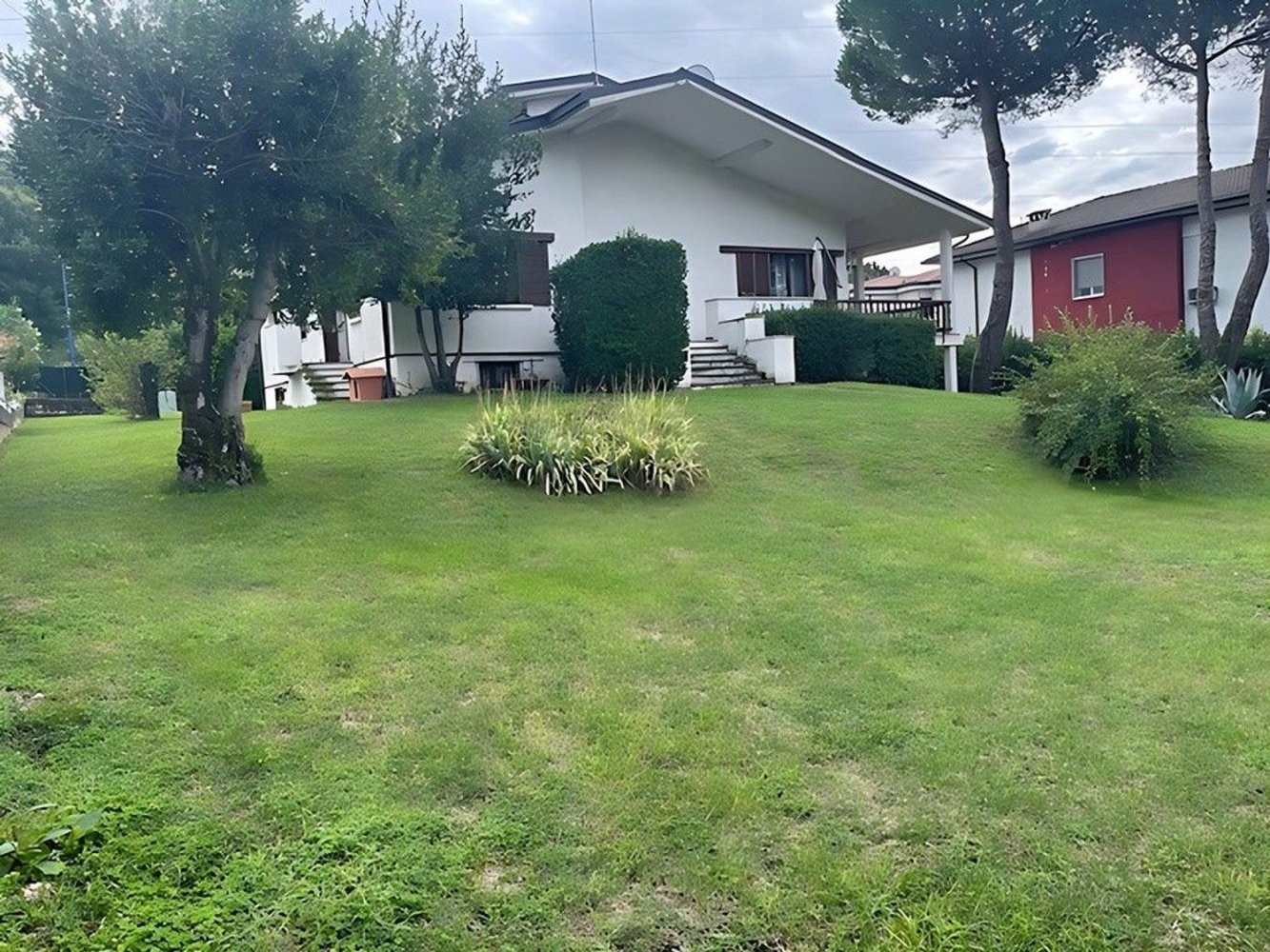 4 bedrooms Villa in Concesio, Italy No. 389112