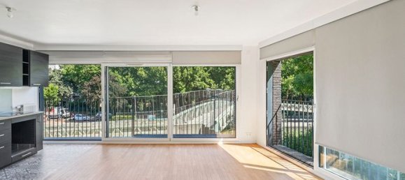 3 bedrooms Apartment in Pantin, France No. 359304 5