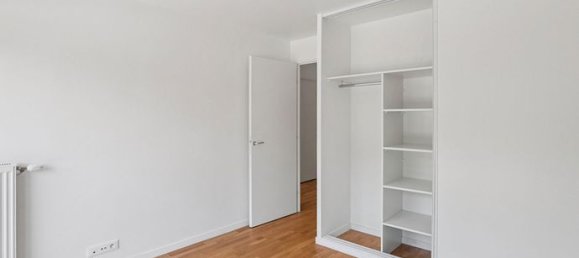 3 bedrooms Apartment in Pantin, France No. 359304 8
