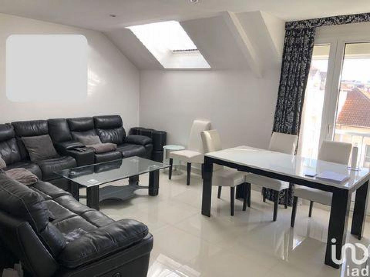 3 bedrooms Condo in Groslay, France No. 36095