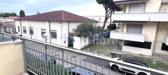 2 bedrooms Apartment in Viareggio, Italy No. 323922 10