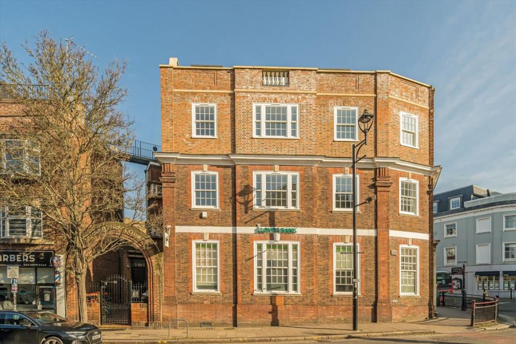 3 bedrooms Apartment in Surbiton, United Kingdom No. 10271