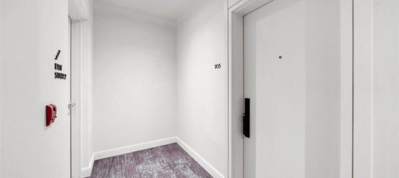 2 bedrooms Condo in British Columbia, Canada No. 1073 3