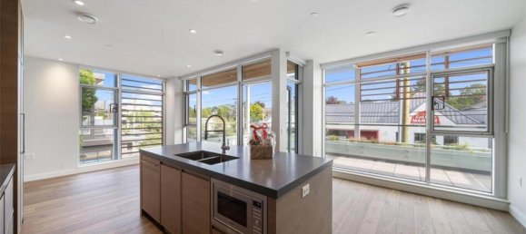 2 bedrooms Condo in British Columbia, Canada No. 1073 4