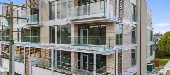 2 bedrooms Condo in British Columbia, Canada No. 1073 2