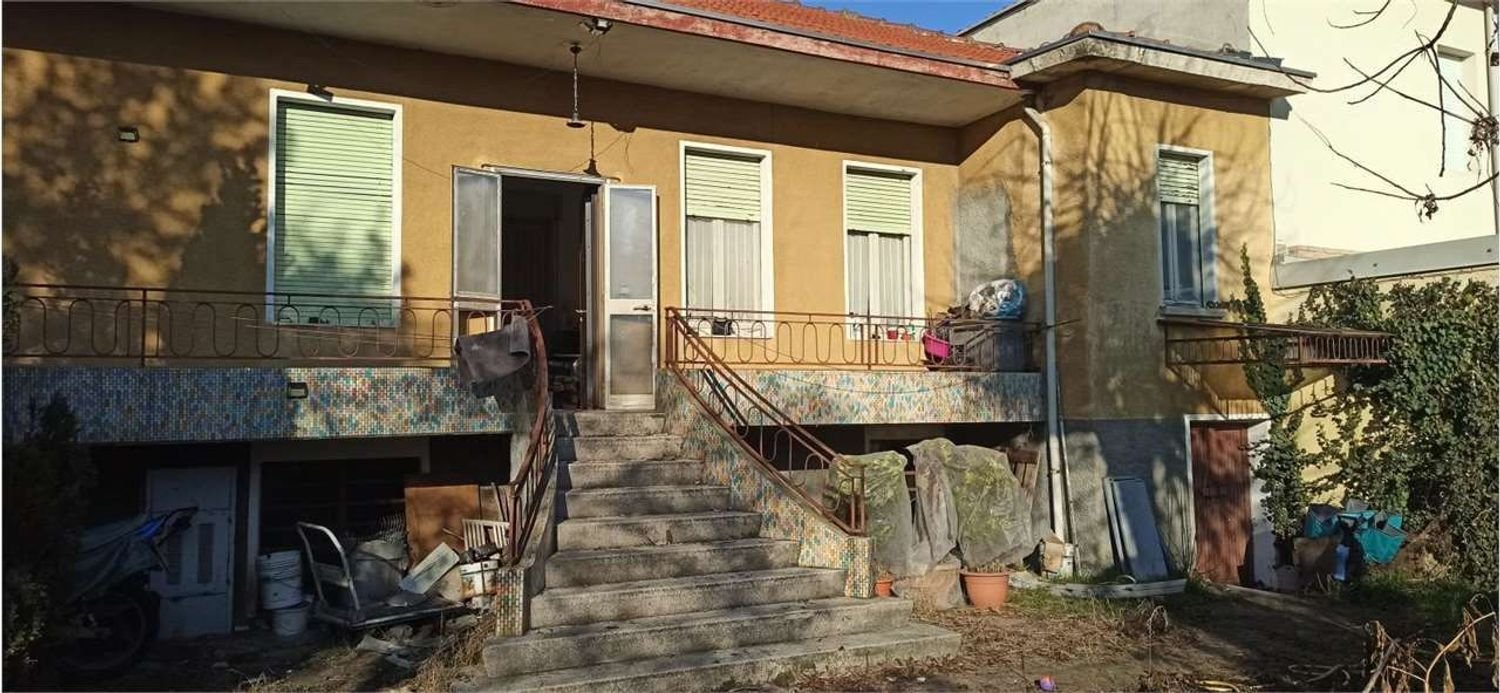 Apartamento de 2 habitaciónes en Vigevano, Italy No. 301446