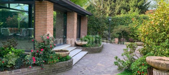 4 Schlafzimmer Villa in Arese, Italy, Nr. 303523 2