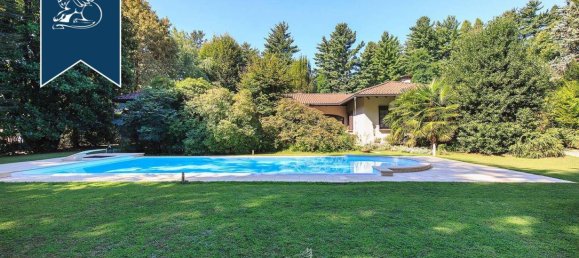 5 bedrooms Villa in Somma Lombardo, Italy No. 354849 12