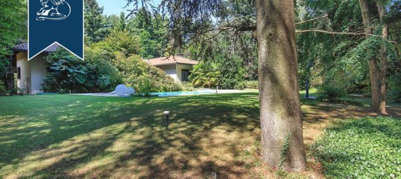 5 bedrooms Villa in Somma Lombardo, Italy No. 354849 8